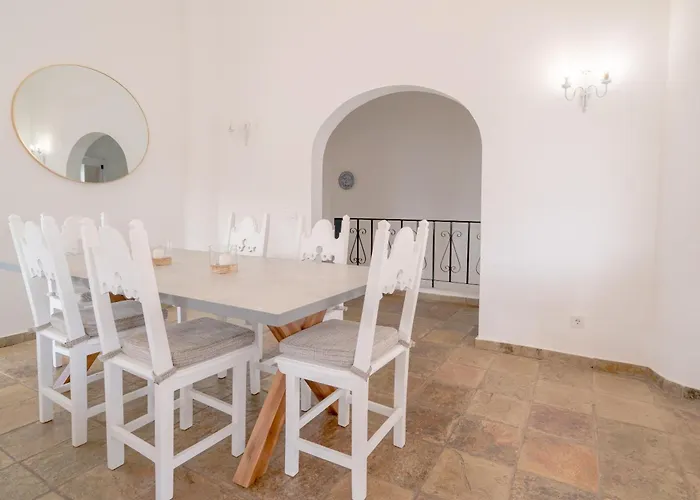 5 Bedroom House In Luz, Lagos Casa vacanze *