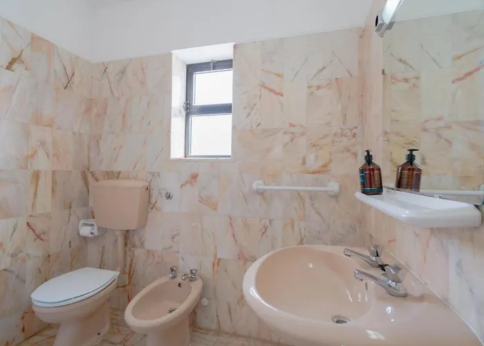 5 Bedroom House In Luz, Lagos Luz