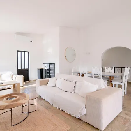 5 Bedroom House In Luz, Lagos Prázdninový dům *