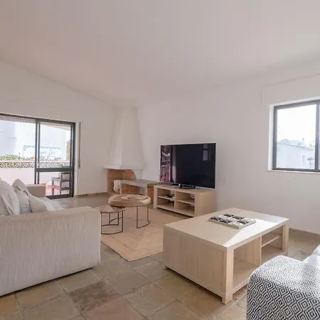 5 Bedroom House In Luz, Lagos Prázdninový dům Luz