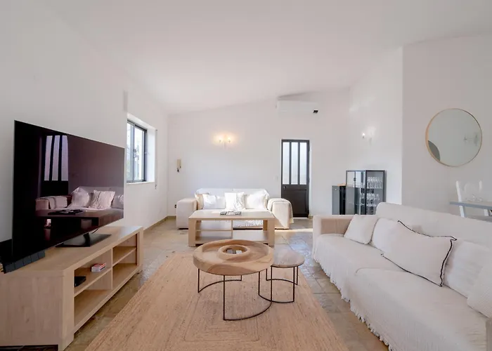 5 Bedroom House In Luz, Lagos