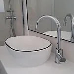 펜션 5 Bedroom House In Luz, Lagos