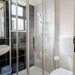 펜션 5 Bedroom House In Luz, Lagos *