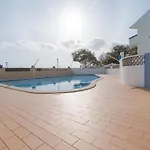 펜션 5 Bedroom House In Luz, Lagos