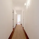 5 Bedroom House In Luz, Lagos 펜션 *