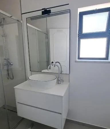 5 Bedroom House In Luz, Lagos Holiday home *