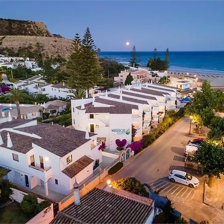5 Bedroom House In Luz, Lagos Holiday home