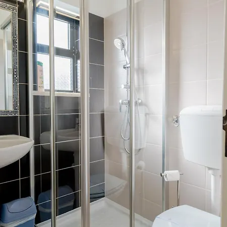 Holiday home 5 Bedroom House In Luz, Lagos *