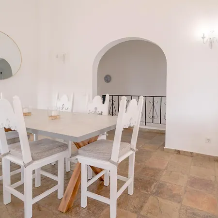 5 Bedroom House In Luz, Lagos Сasa de vacaciones *