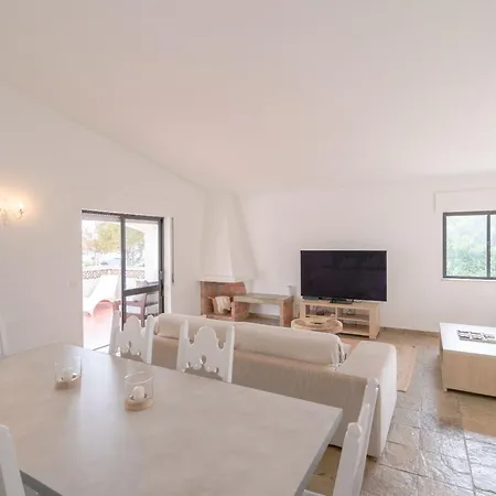 5 Bedroom House In Luz, Lagos