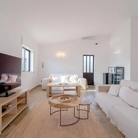 5 Bedroom House In Luz, Lagos