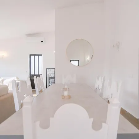 5 Bedroom House In Luz, Lagos Сasa de vacaciones