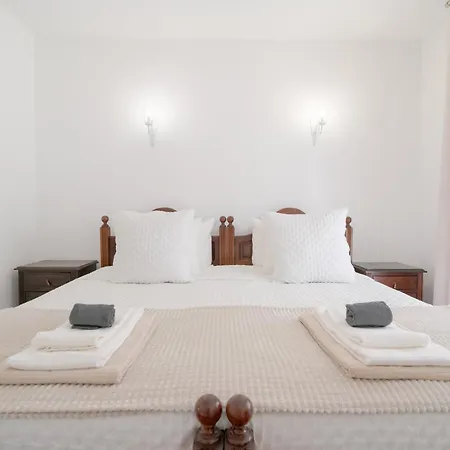 5 Bedroom House In Luz, Lagos Сasa de vacaciones Luz