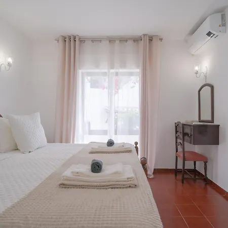 5 Bedroom House In Luz, Lagos * Luz